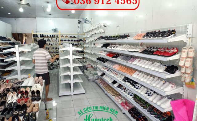 Kệ trưng bày giày dép tại TPHCM