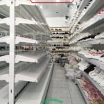 Kệ trưng bày giày dép tại TPHCM