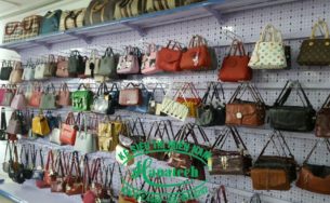 Kệ móc treo balo túi xách tại Long An
