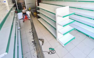 Kệ siêu thị đôi lưng đục lỗ tại Vũng Tàu