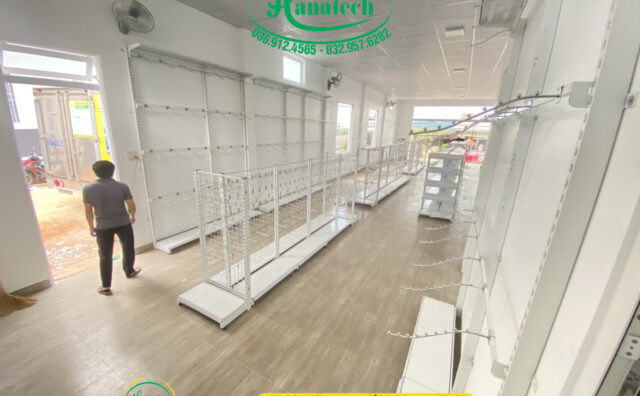 Kệ móc treo shop quần áo tại Vũng Tàu