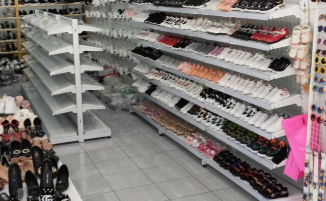 Kệ bán giày dép tại Bình Dương